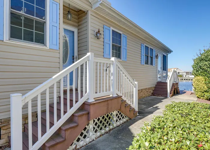 Dock, Pool Access! Waterfront Haven In Ocean Holiday home