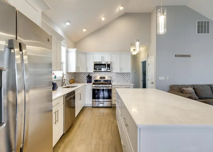 Dock, Pool Access! Waterfront Haven In Ocean Ocean City