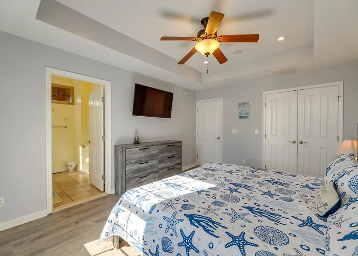 Dock, Pool Access! Waterfront Haven In Ocean Holiday home