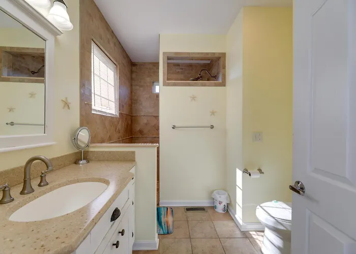 Dock, Pool Access! Waterfront Haven In Ocean Ocean City