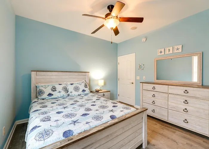 Dock, Pool Access! Waterfront Haven In Ocean Holiday home Ocean City