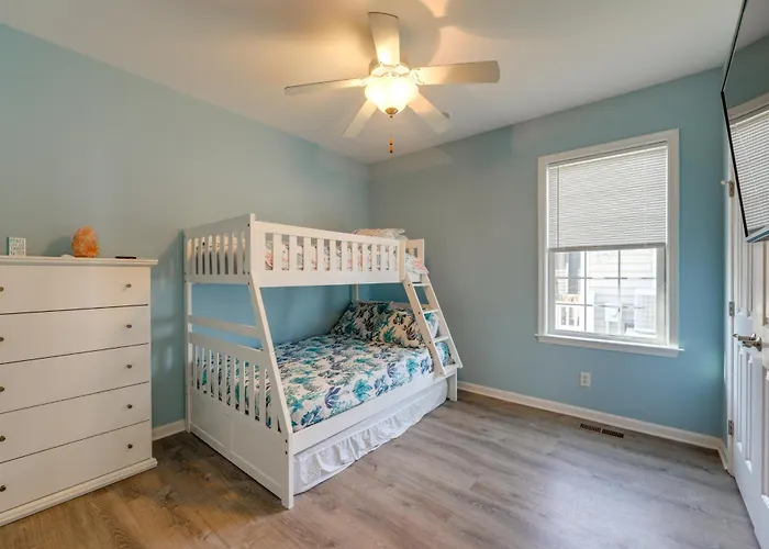 Holiday home Dock, Pool Access! Waterfront Haven In Ocean Ocean City