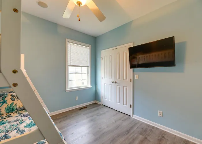 Holiday home Dock, Pool Access! Waterfront Haven In Ocean Ocean City