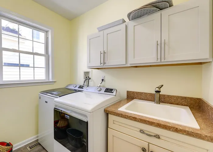 Holiday home Dock, Pool Access! Waterfront Haven In Ocean Ocean City