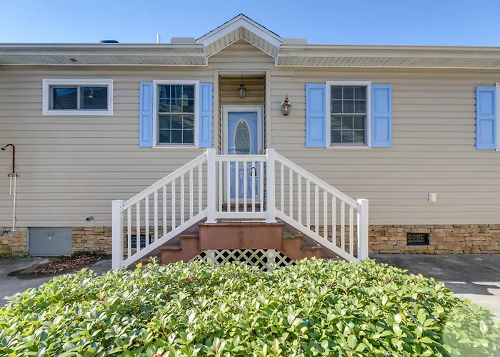 Dock, Pool Access! Waterfront Haven In Ocean