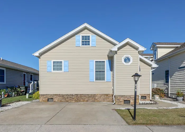 Dock, Pool Access! Waterfront Haven In Ocean Holiday home *